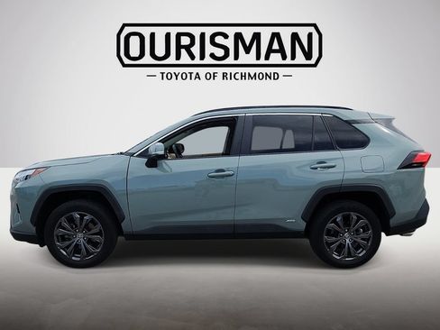Used 2022 Toyota RAV4 XLE Premium AWD/4WD image 4