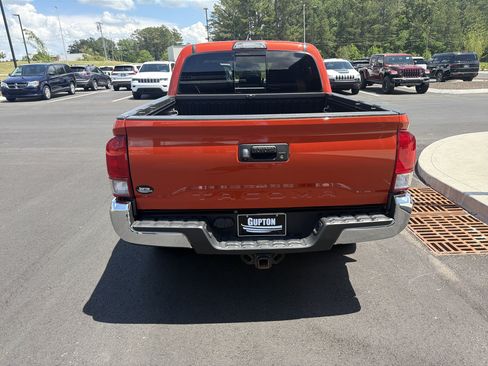 Used 2017 Toyota Tacoma TRD Off-Road w/ Tow Package (A/T) AWD/4WD image 12