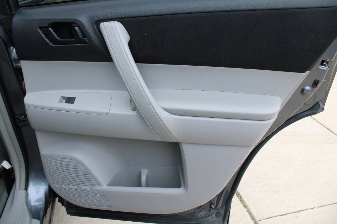 Used 2011 Toyota Highlander 2WD image 5