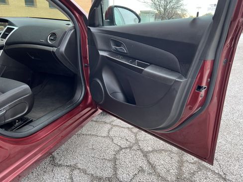 Used 2016 Chevrolet Cruze LT w/ Technology Package image 29