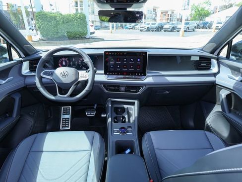 New 2026 Volkswagen Tiguan SE R-Line FWD image 17