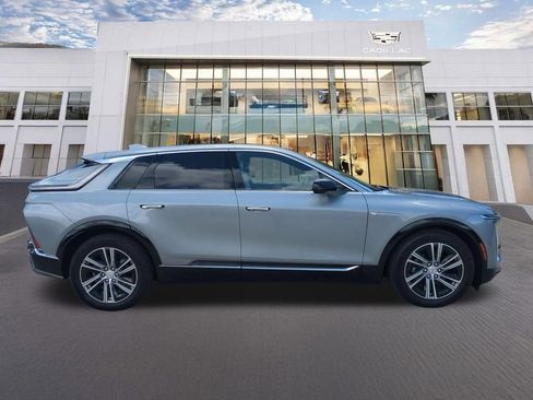Certified 2024 Cadillac Lyriq Luxury AWD/4WD image 4