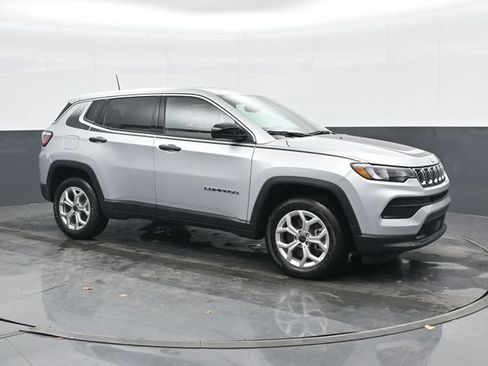 Used 2025 Jeep Compass Sport w/ Mopar Graphics Package AWD/4WD image 22