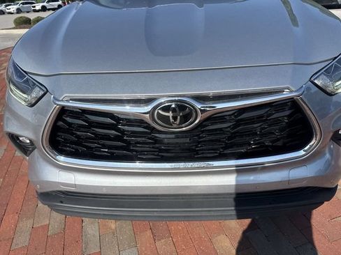 Used 2021 Toyota Highlander Limited FWD image 22