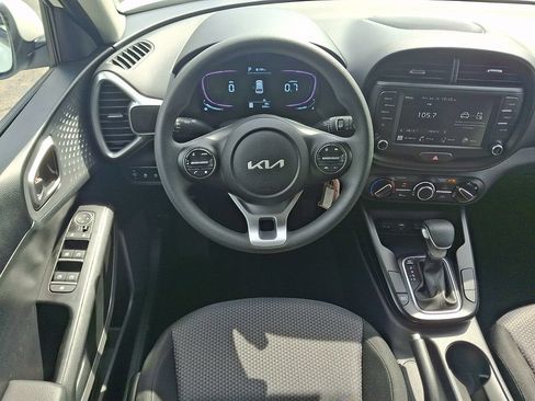 Used 2025 Kia Soul LX w/ LX Technology Package FWD image 14