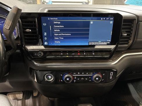 Used 2024 Chevrolet Silverado 1500 LT w/ Z71 Off-Road Package image 9