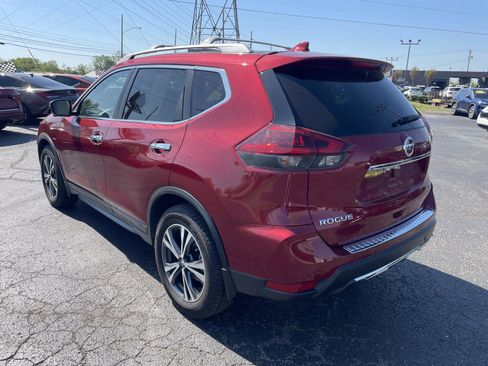 Used 2019 Nissan Rogue SV w/ Premium Package FWD image 3