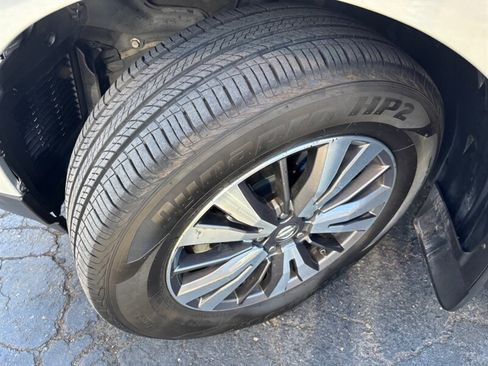 Used 2017 Nissan Pathfinder S image 19