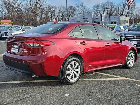 Used 2025 Toyota Corolla LE image 6
