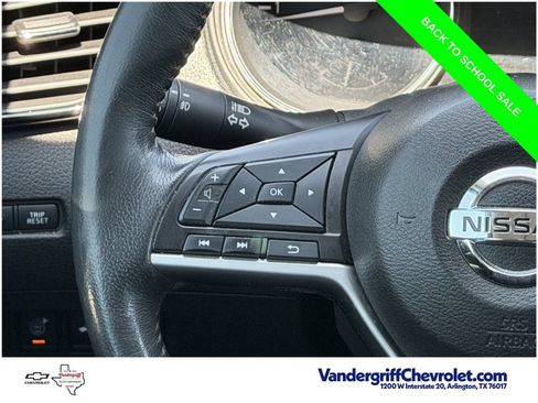 Used 2017 Nissan Rogue SL w/ SL Premium Package FWD image 13