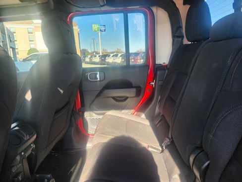 Used 2023 Jeep Gladiator Overland image 9