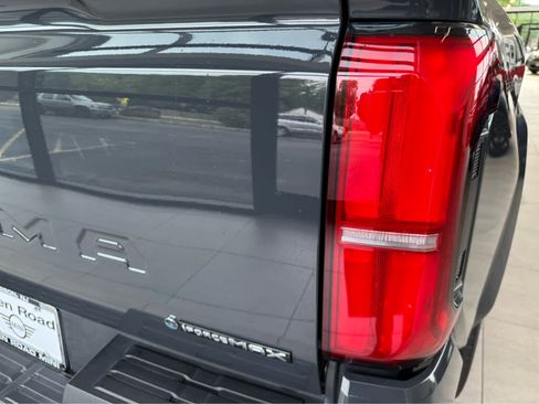 Used 2025 Toyota Tacoma TRD Sport AWD/4WD image 40