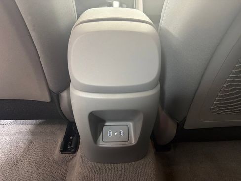 Certified 2025 Hyundai Elantra SEL FWD image 28