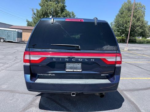 Used 2015 Lincoln Navigator 4WD image 4