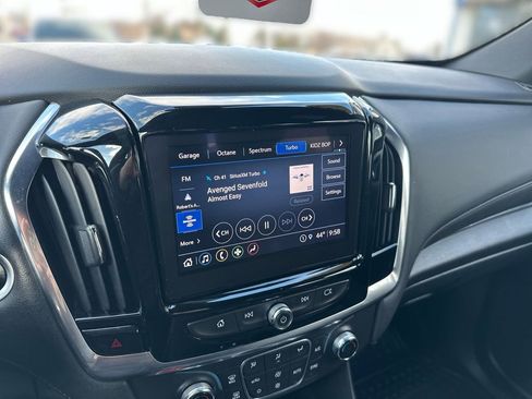 Used 2022 Chevrolet Traverse LT image 12