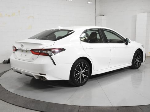 Used 2023 Toyota Camry SE FWD image 2