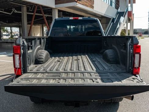 Used 2022 Ford F350 Lariat w/ Black Appearance Package image 10