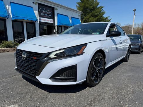 Used 2024 Nissan Altima 2.5 SR FWD image 1