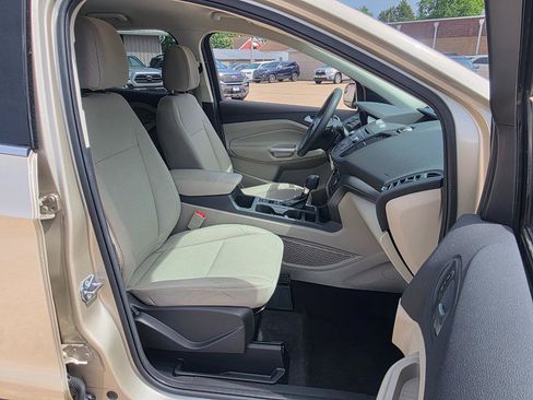 Used 2017 Ford Escape SE FWD image 25