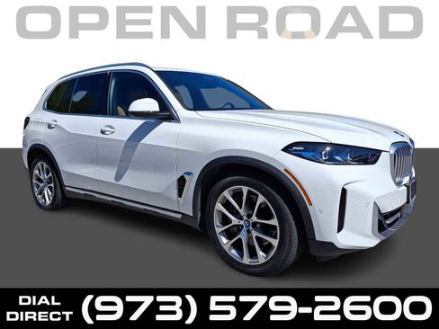 Used 2025 BMW X5 xDrive50e AWD/4WD image 1