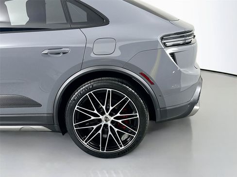Certified 2025 Porsche Macan Turbo Electric AWD/4WD image 12