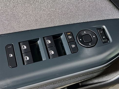 Used 2025 Kia K4 EX image 17