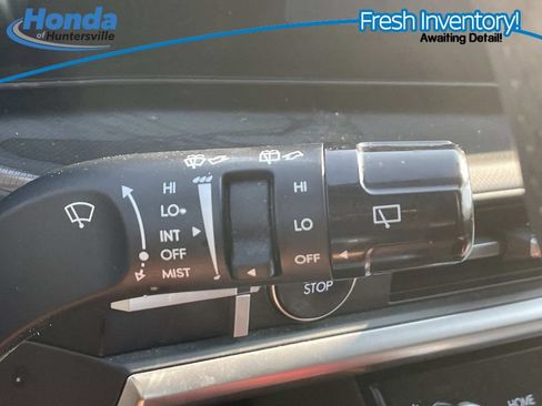 Used 2025 Hyundai Santa Fe SEL FWD image 32