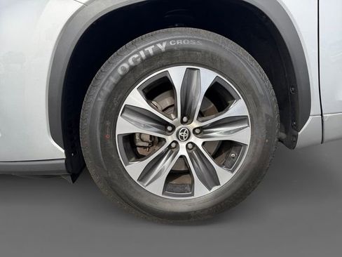 Used 2022 Toyota Highlander XLE image 12
