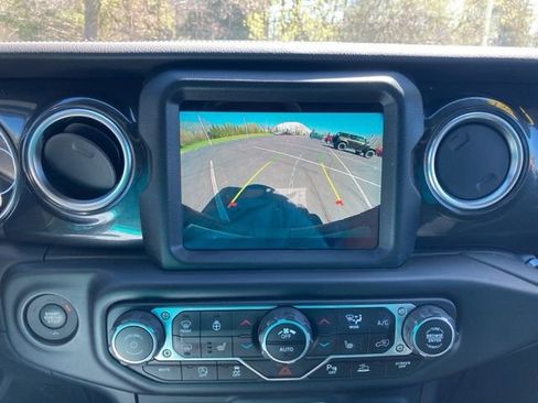 Used 2021 Jeep Wrangler Unlimited Sahara AWD/4WD image 28