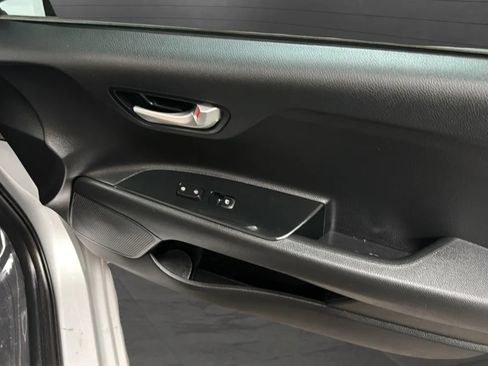 Used 2023 Kia Rio S FWD image 17