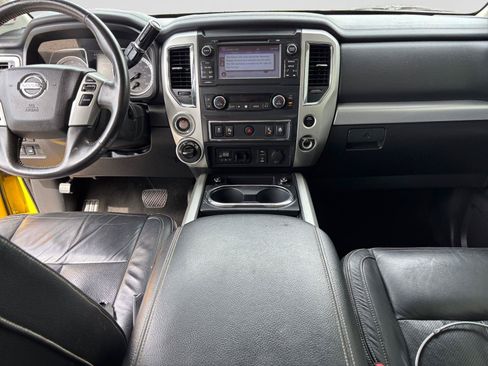 Used 2018 Nissan Titan PRO-4X w/ Pro-4x Convenience Package AWD/4WD image 14