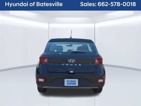 Used 2025 Hyundai Venue SE FWD image 4