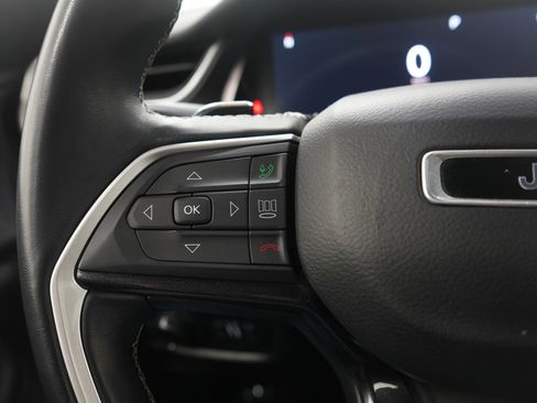 Used 2021 Jeep Grand Cherokee L Laredo image 27