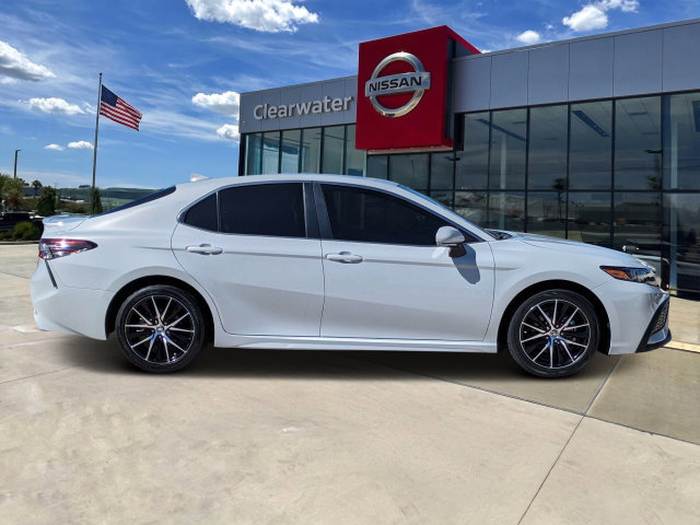 Used 2023 Toyota Camry SE FWD image 3