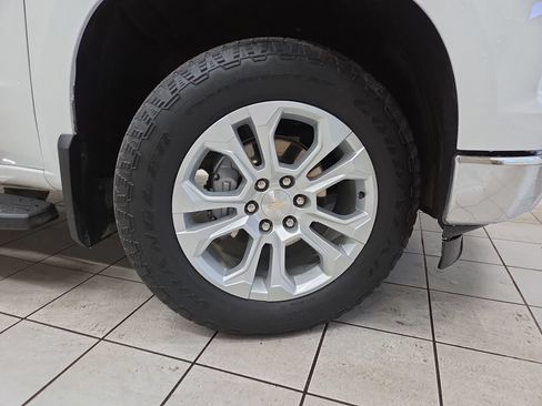 Used 2022 Chevrolet Silverado 1500 LTZ w/ LTZ Premium Package AWD/4WD image 7
