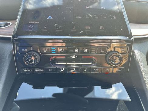 Used 2024 Jeep Grand Cherokee L Summit AWD/4WD image 19