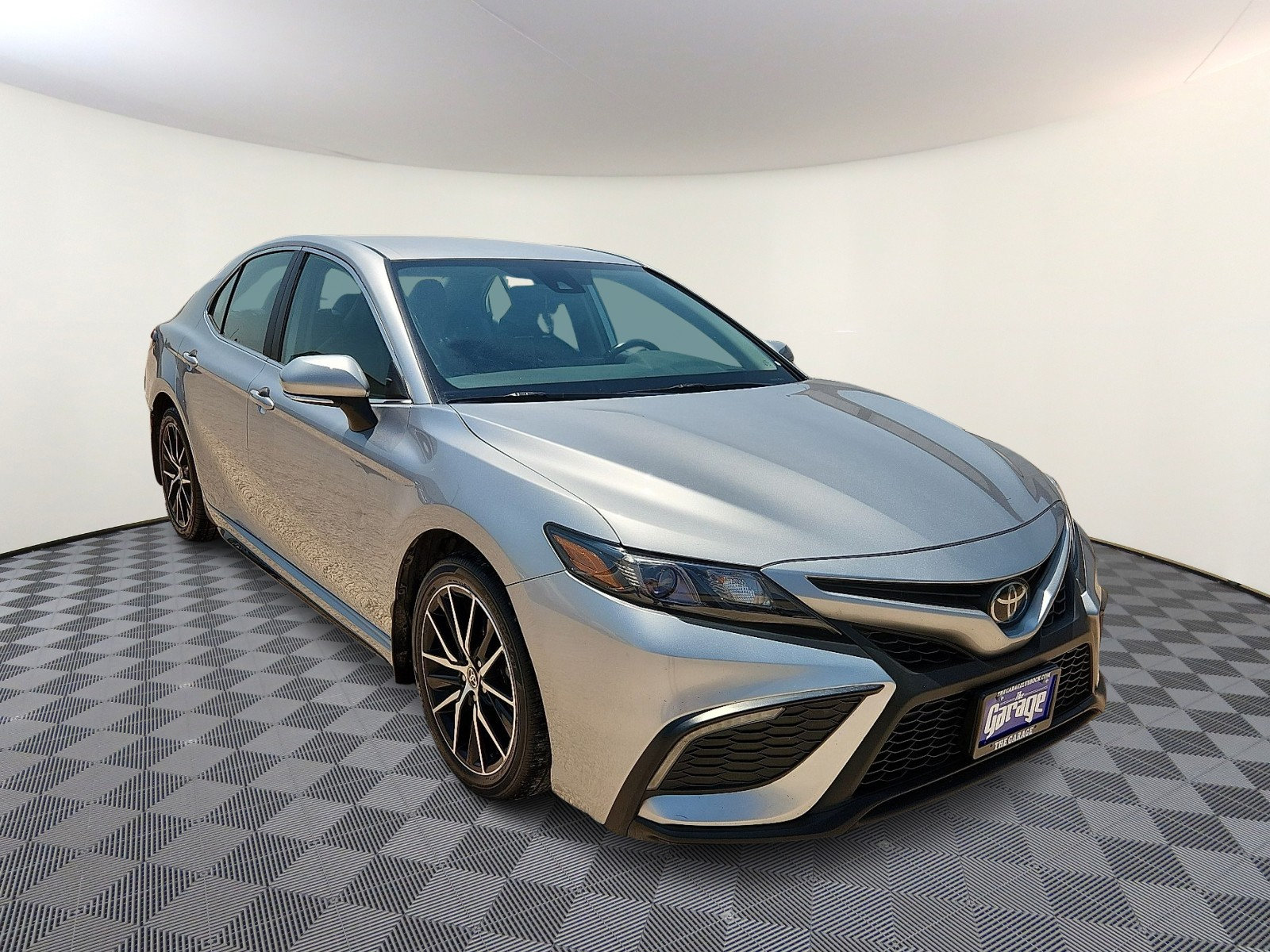 Used 2024 Toyota Camry SE FWD image 6