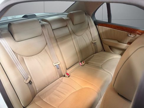 Used 2004 Lexus LS 430 w/ Modern Luxury Pkg RWD image 19