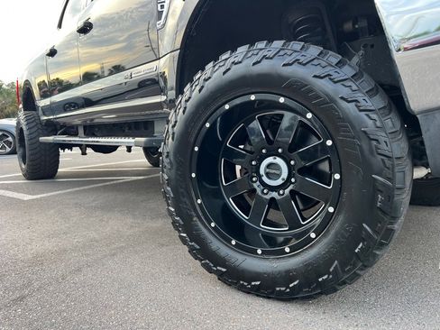 Used 2018 Ford F250 Lariat w/ Lariat Ultimate Package AWD/4WD image 32