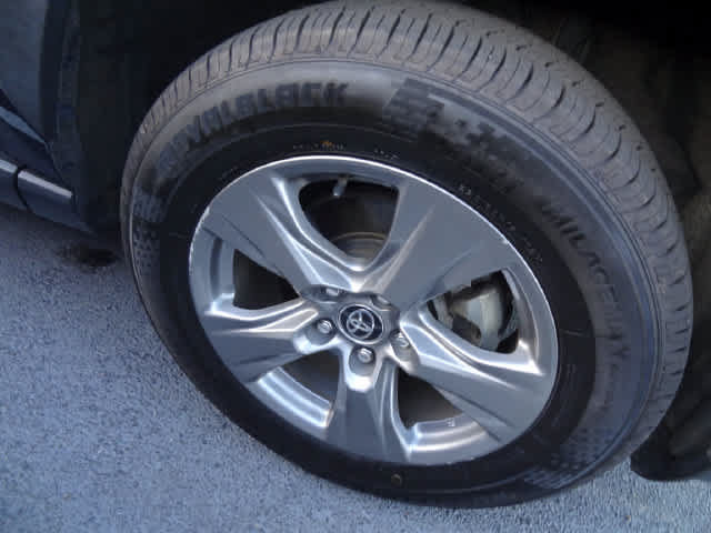 Used 2024 Toyota RAV4 XLE FWD image 15