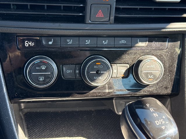 Used 2024 Volkswagen Jetta SE w/ Panoramic Sunroof Package FWD image 31