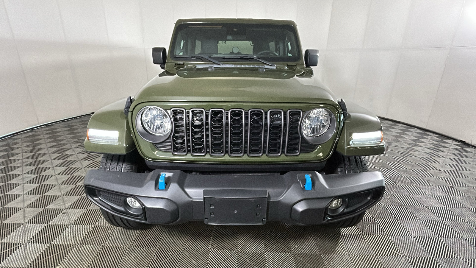 Used 2024 Jeep Wrangler Unlimited w/ Convenience Group AWD/4WD image 9
