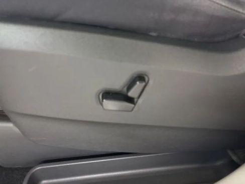 Used 2010 Dodge Grand Caravan SXT FWD image 9