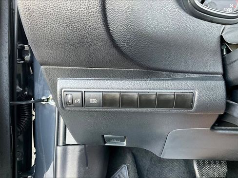 Used 2023 Toyota Corolla LE image 31