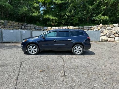 Used 2017 Chevrolet Traverse LT w/ Style and Technology Package AWD/4WD image 2