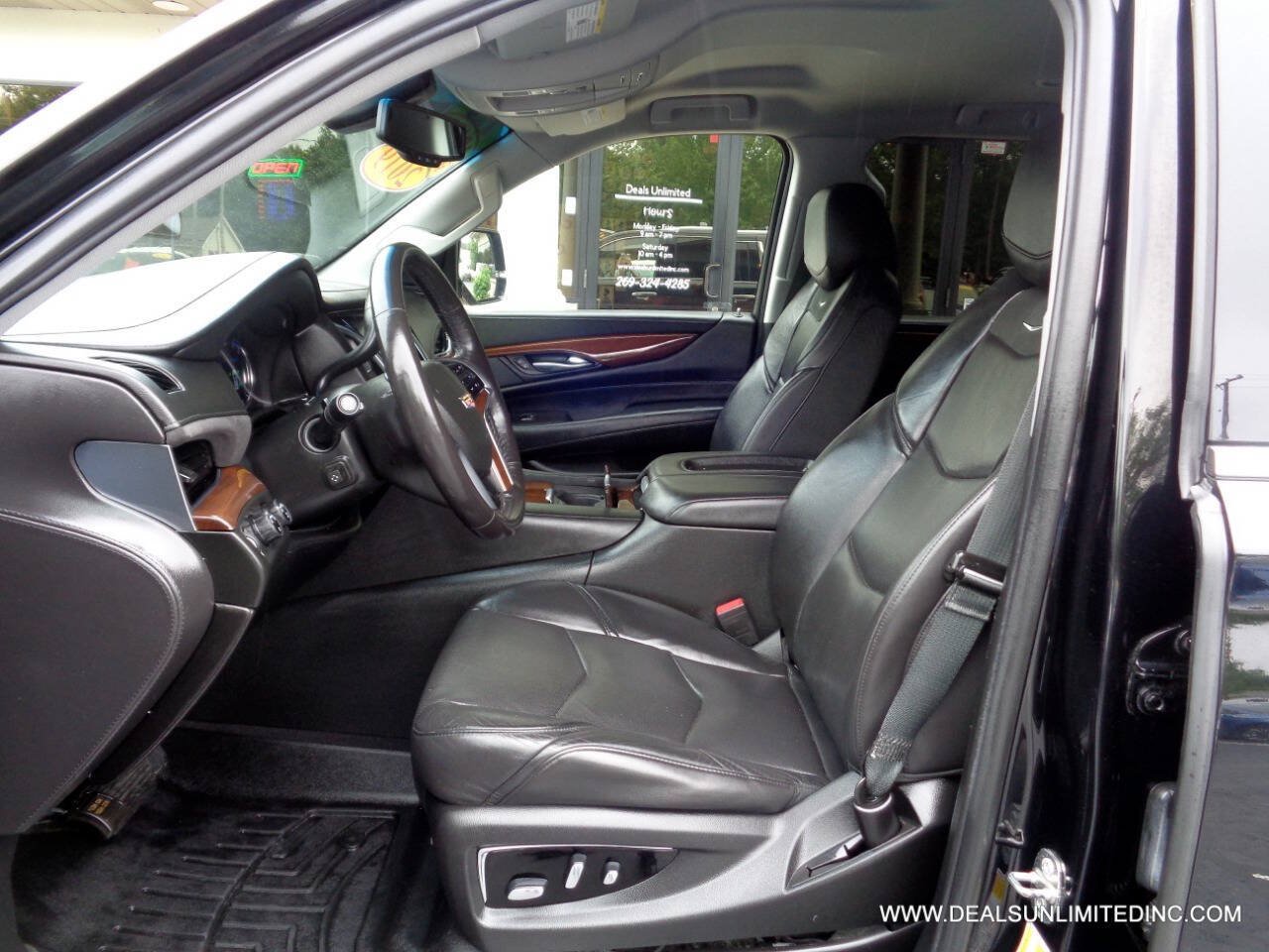 Used 2019 Cadillac Escalade ESV 4WD image 10