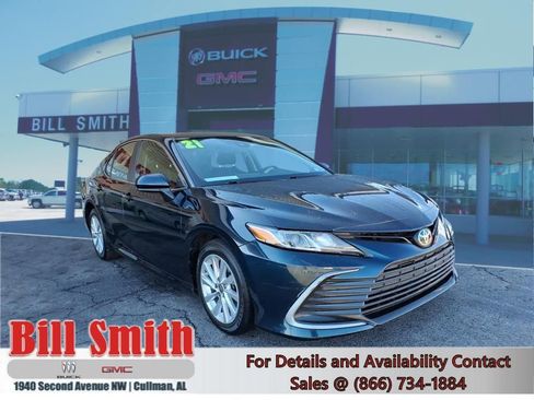 Used 2021 Toyota Camry LE image 1