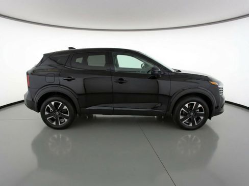 Used 2025 Nissan Kicks SV AWD/4WD image 11
