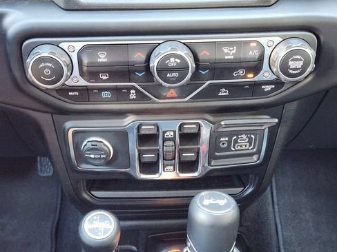 Used 2023 Jeep Wrangler Unlimited Sahara AWD/4WD image 21