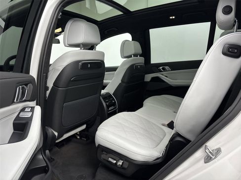 Used 2025 BMW X7 xDrive40i AWD/4WD image 29